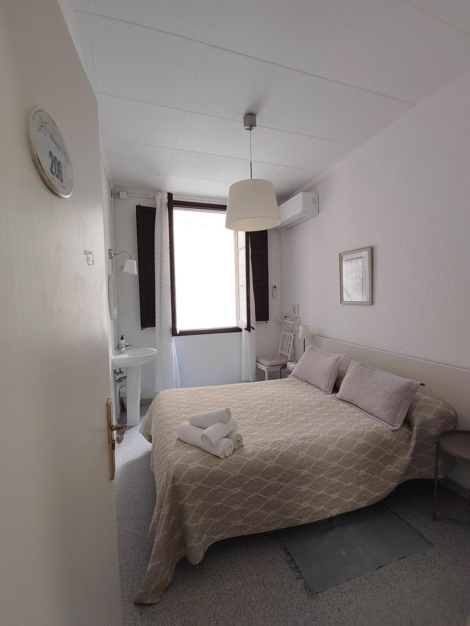 Hostal Dragonflybcn — Fotos 1